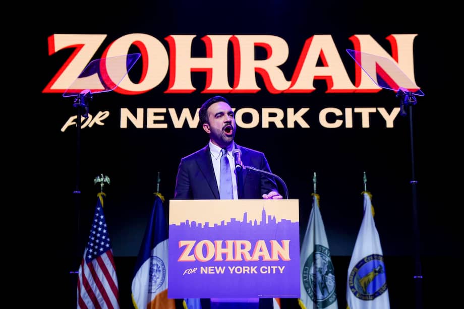 Zohran Mamdani enfatizó en que la gente trabajadora ha dejado claro que el futuro está en sus manos y que “Nueva York será la luz” en este momento de “oscuridad política”.