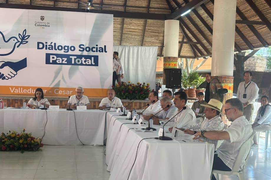 Uno de los diálogos sociales que hacen parte de la política de paz del Gobierno nacional que ya fueron suspendido.