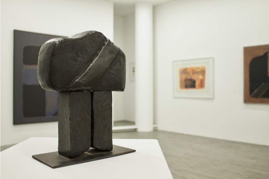 El artista abstracto, Manuel Hernández, realizó el mural Signo Encuentro en conmemoración de los 20 años del Museo de Arte Contemporáneo de Bogotá.