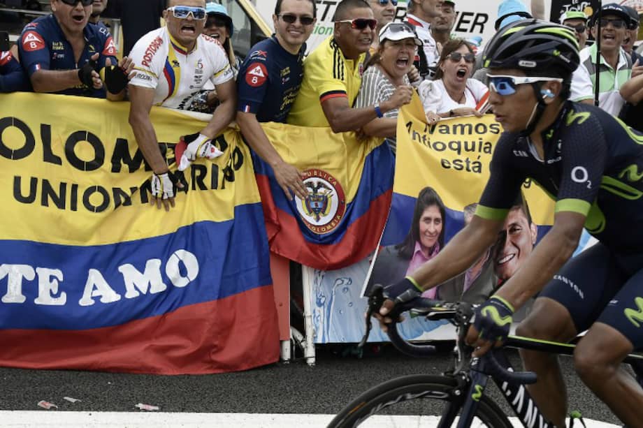 Las banderas de Colombia, presentes en el Tour de Francia. / AFP