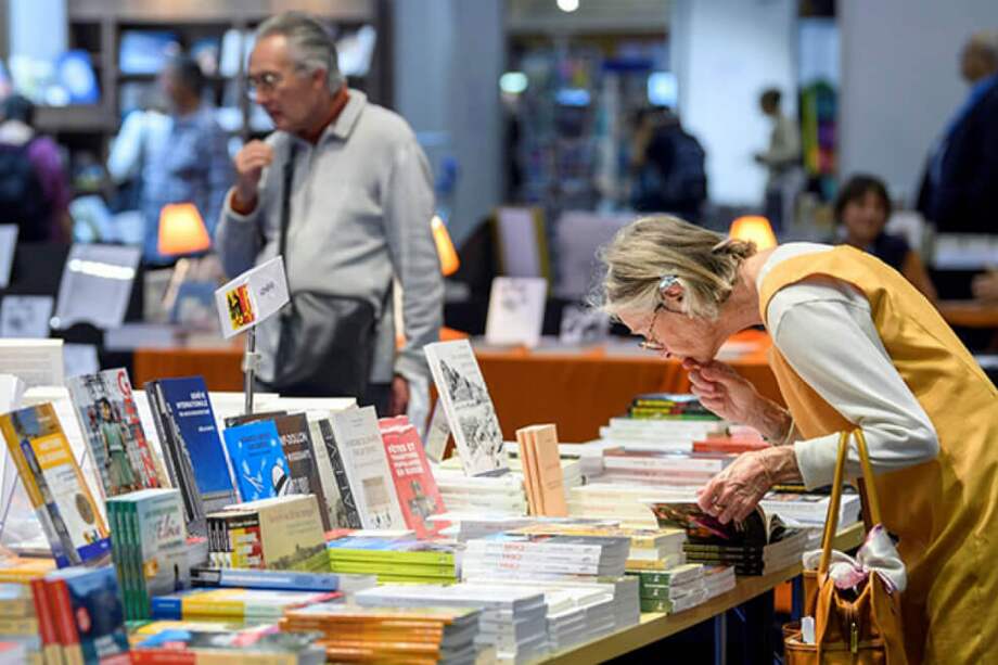 Los diez autores más buscados este año fueron Stephen King, Eduardo Galeano, Florencia Bonelli, J.K Rowling, Liliana Cinetto, Jane Austen, Gabriel García Márquez, Felipe Pigna, Julio Cortázar y Gabriel Rolón. / EFE