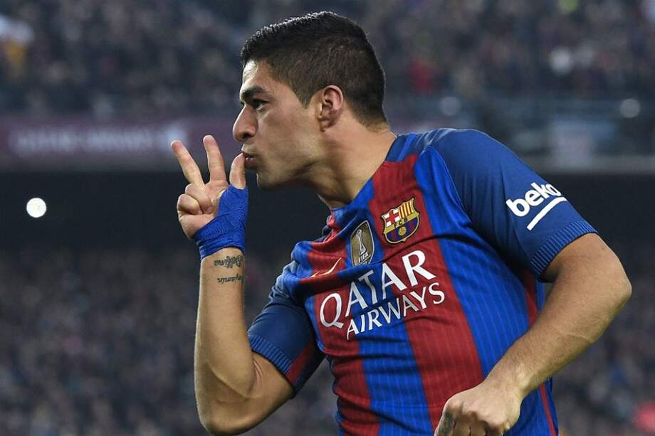 El futbolista uruguayo Luis Suárez celebra uno de los múltiples goles que ha marcado con el Fútbol Club Barcelona. / AFP