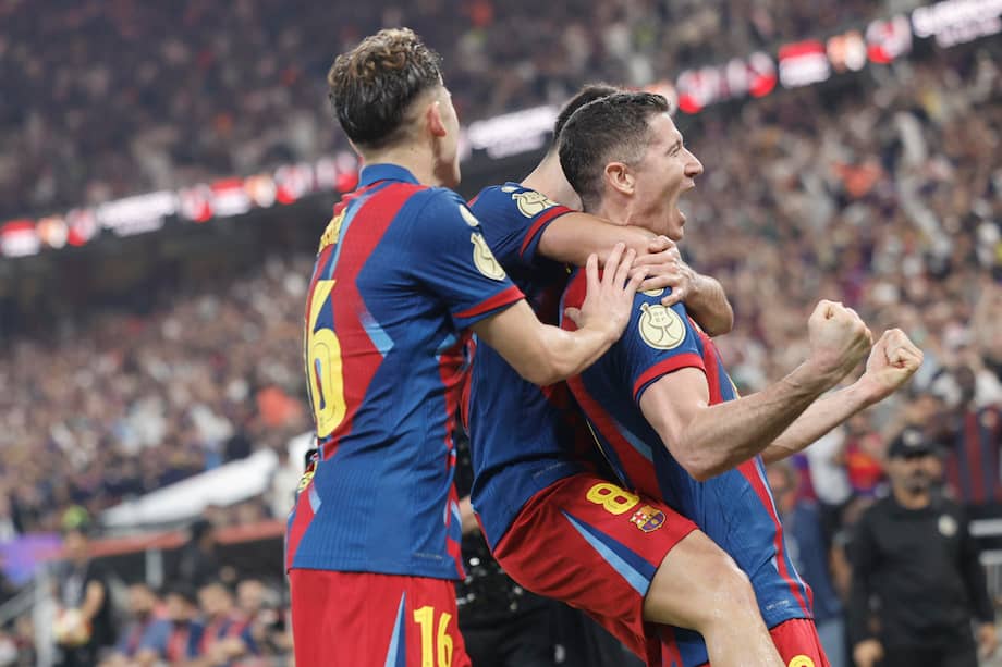Barcelona celebra su triunfo contra Real Madrid en Arabia Saudí.