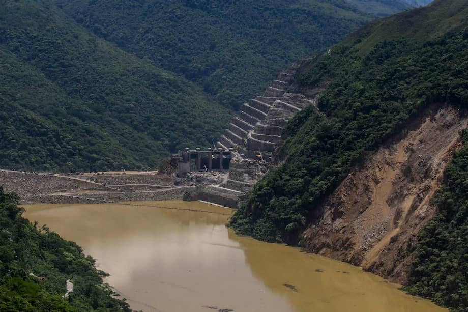 Este viernes el caudal del río Cauca pasó de 2.000 metros cúbicos por segundo a un promedio de 1.500 metros cúbicos por segundo. / AFP.