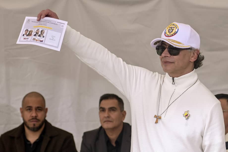 La mayoría de los colombianos y observadores internacionales han visto a un mandatario en busca de cualquier pretexto para desconocer los resultados.