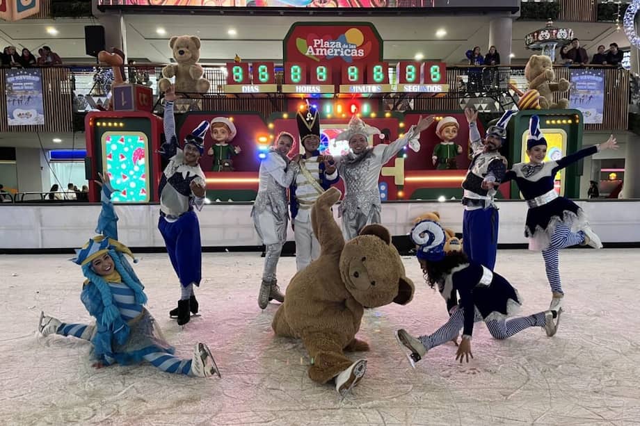 Uno de los planes más atractivos que tiene la capital colombiana para esta Navidad es “Plaza Polar”, una pista de hielo real.
