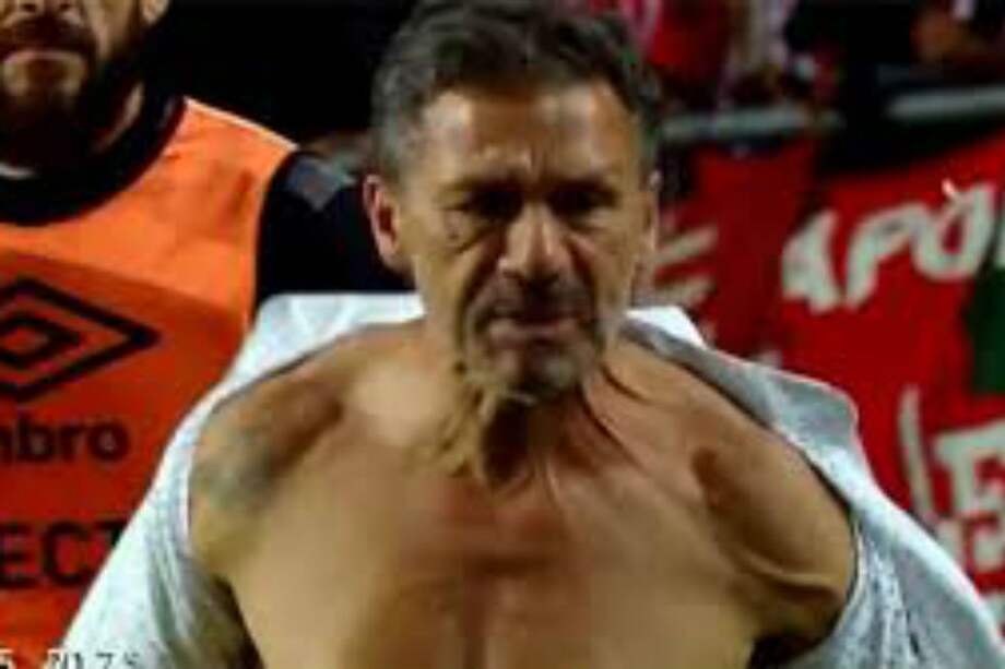 'Se salió de la ropa': Así fue el ataque de ira de entrenador tras ser expulsado