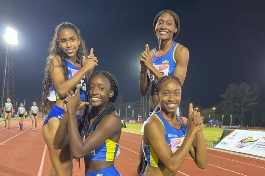 La selección Colombia femenina 4x100 sub- 18.