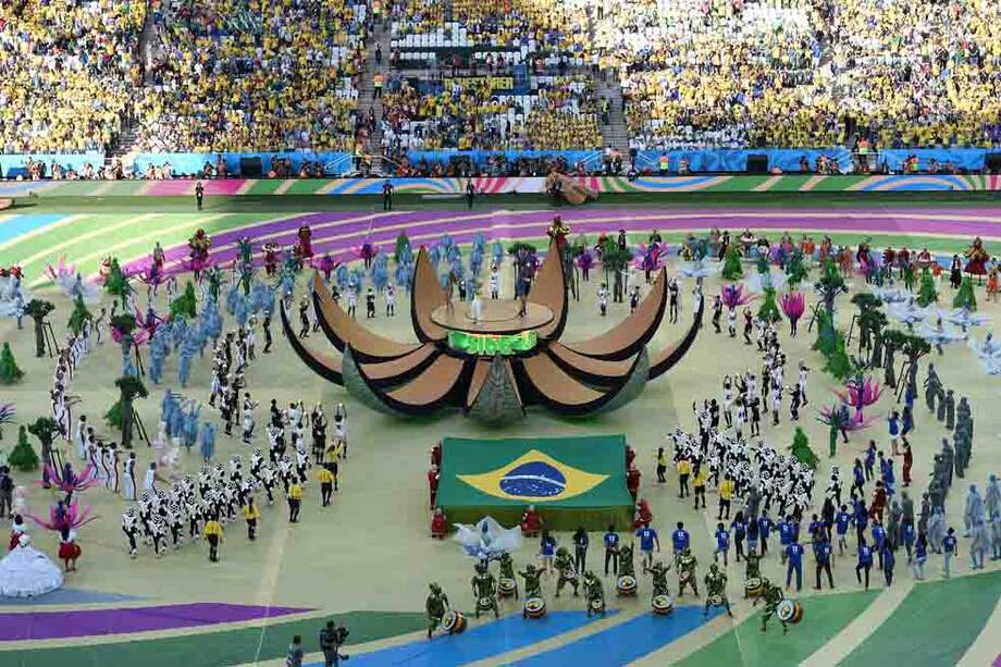 Más de 60.000 personas vieron en directo, en el estadio Arena do Corinthians, la ceremonia de inauguración del Mundial de Fútbol Brasil 2014. / AFP