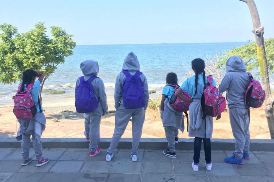 Los viajeros estarán por primera vez en un avión y conocerán lindas ciudades como Cartagena, Medellín, Santa Marta, Barranquilla o Bucaramanga. / Cortesía, Secretaría de Integración Social.