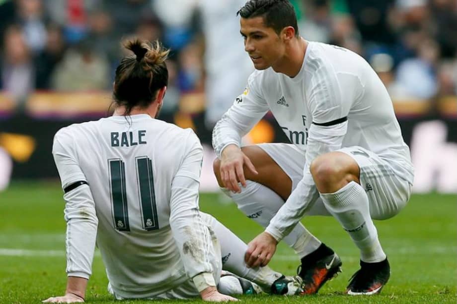 Gareth Bale (i) en el piso durante el partido de Real Madrid ante el Sporting de Gijón. / EFE