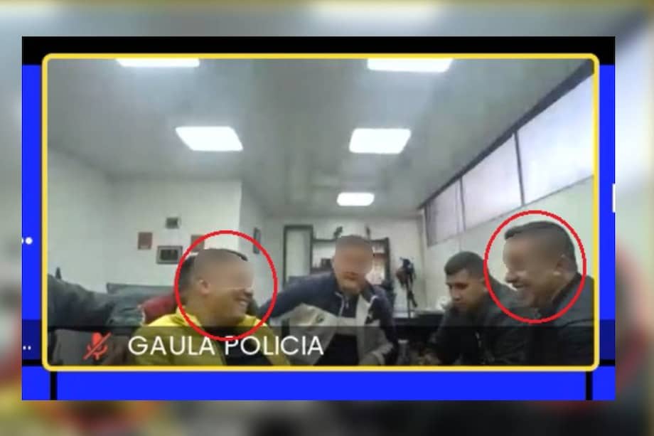 Durante la audiencia de legalización de captura y de imputación de cargos, los uniformados señalados del delito de presunto secuestro extorsivo agravado, cruzaron varias palabras y se rieron en repetidas oportunidades.