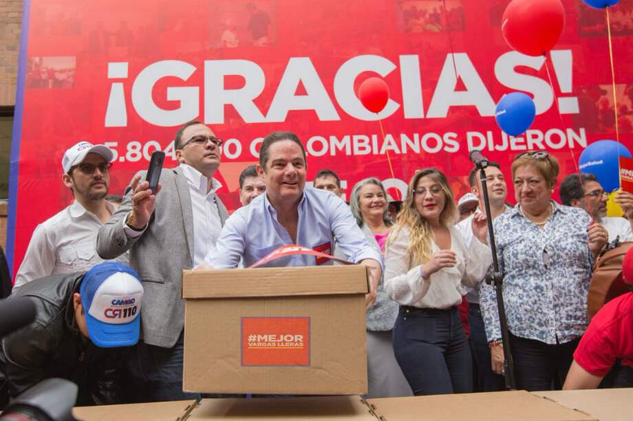 Vargas Lleras presentó más de 5.8 millones de firmas para avalar su candidatura presidencial