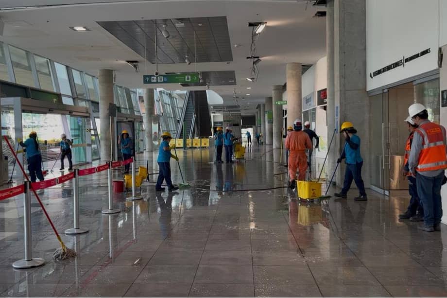 La terminal aérea de Pereira continúa con las adecuaciones necesarias tras los daños ocasionados por el terremoto del pasado 10 de agosto.