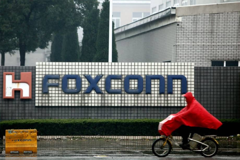 La firma taiwanesa Foxconn, encargada de ensamblar los productos de Apple en China, cerró su fábrica de la ciudad china de Taiyuan (norte) tras una "pelea" la noche del domingo entre hasta 2.000 empleados.