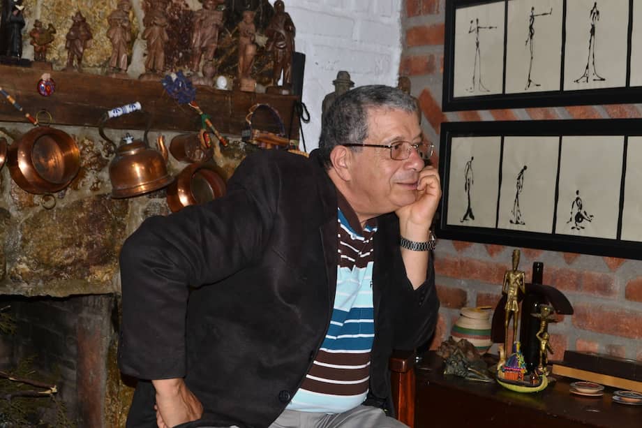 Gonzalo España, quien se ha dedicado a la ficción histórica y costumbrista. "El santero", su más reciente novela, es la historia de una familia y del nacimiento de un pueblo, Los santos. / Cortesía