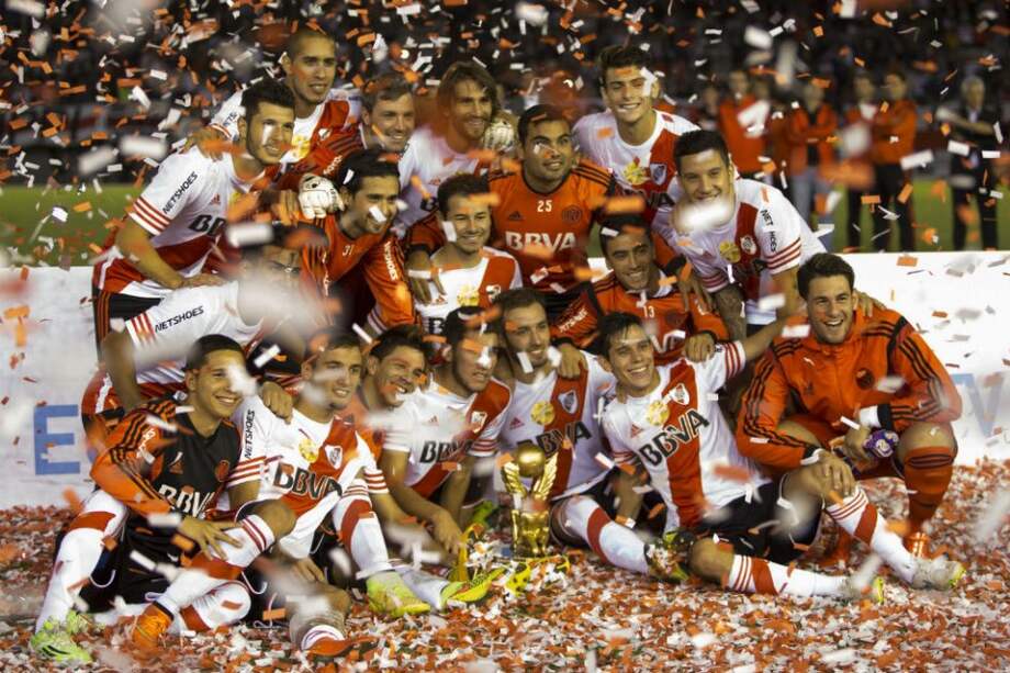 jugadores de River Plate de Argentina celebran tras vencer al Sevilla FC. Foto: EFE
