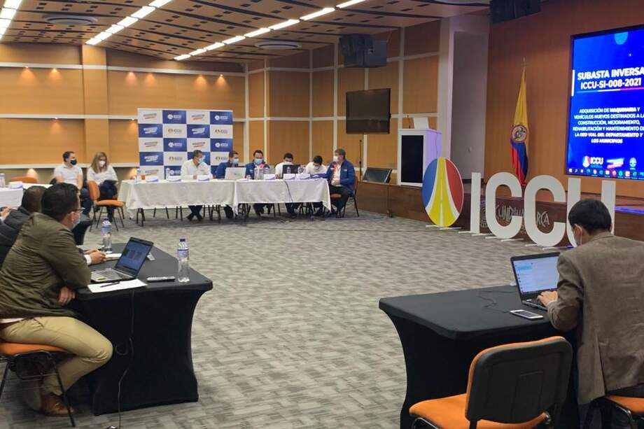 Los equipos serán destinados para apoyar las vías terciarias y rurales del departamento.