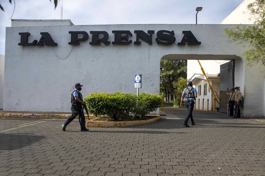 En agosto de 2021, miembros de la Policía de Nicaragua allanaron la redacción de La Prensa.