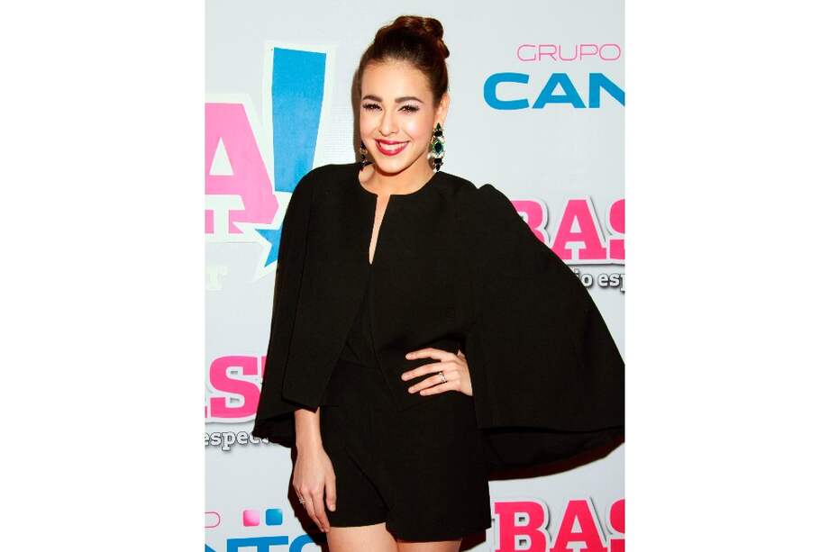 Danna Paola también habló sobre su infancia feliz y los varios momentos complicados en los que fue víctima de “bullying” (acoso) en la escuela.