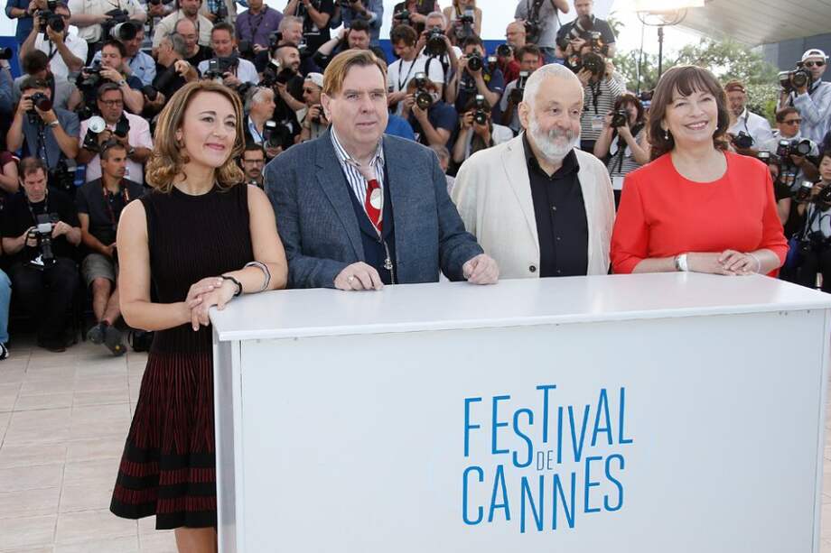 Los actores Dorothy Atkinson y Timothy Spall, el director Mike Leigh y la actriz Marion Bailey estrenan "Mr. Turner".