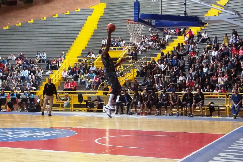 Piratas de Bogotá juega como local en el coliseo El Salitre. Este sábado, 4:00 p.m., y el domingo, 11:00 a.m., lo hará contra Academia de Medellín. / Juan Camilo Quintero