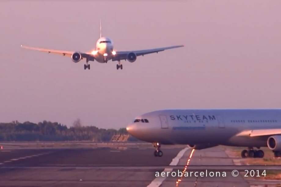 Por poco dos aviones chocan en aeropuerto de Barcelona