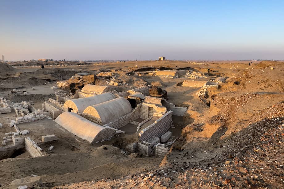 Imagen de la necrópolis de Oxirrinco en Egipto, donde fue hallado el papiro y la momia.