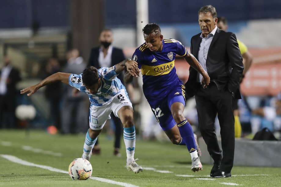 Sebastián Villa (c), futbolista colombiano de Boca Juniors, equipo en el que también fueron titulares Edwin Cardona, Frank Fabra y Jorman Campuzano.