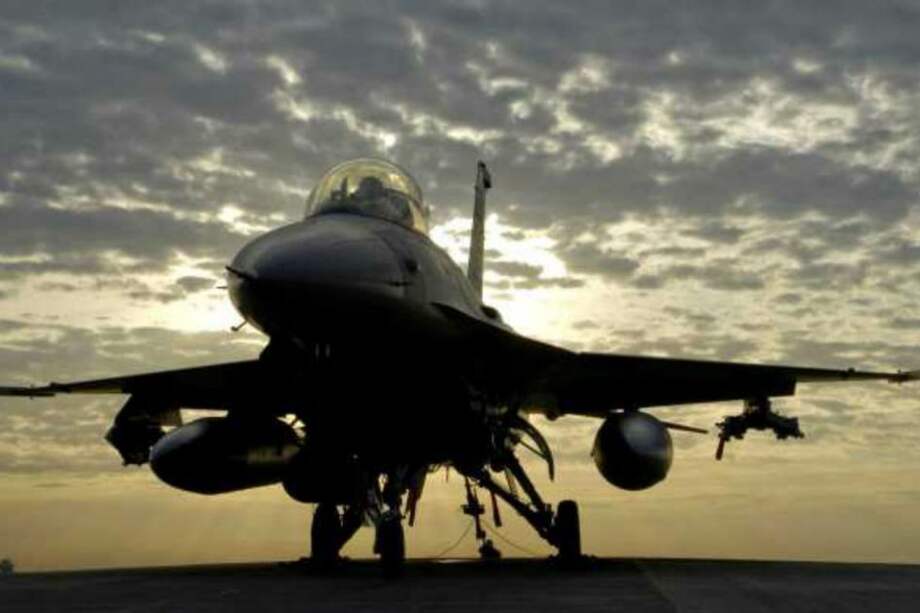 Colombia busca comprar aviones caza tras incidente con bombarderos rusos