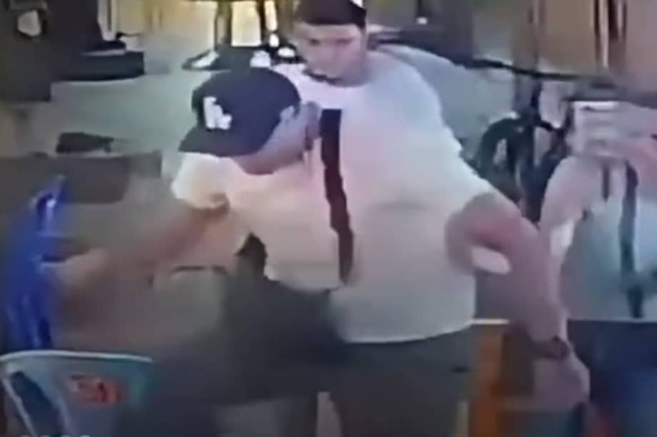 Imagen del video de la cámara de seguridad que captó la agresión hacia una persona con discapacidad.