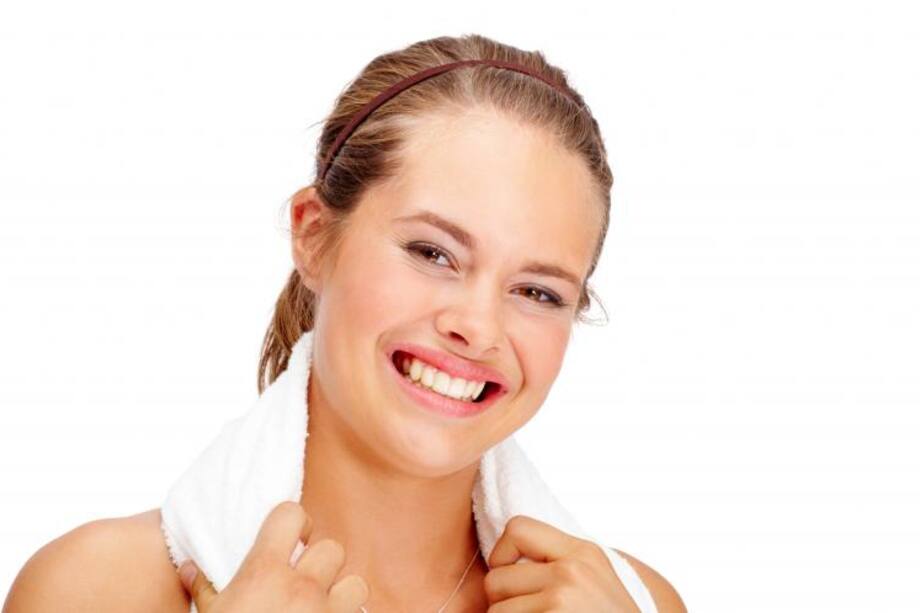 Dile adiós a la grasa en tu rostro con estas tres mascarillas caseras