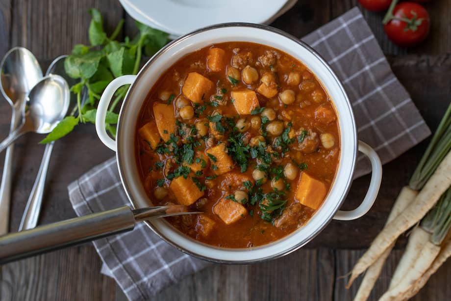Puedes añadir papas en cubos para disfrutar.