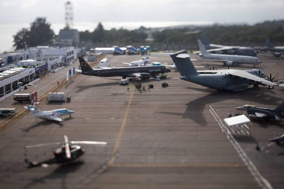 Si bien el tráfico aéreo ha demostrado ser resiliente durante interrupciones anteriores, la amplia e impredecible propagación del nuevo coronavirus difiere de brotes geográficamente más limitados como el SARS, en 2003. / Bloomberg News