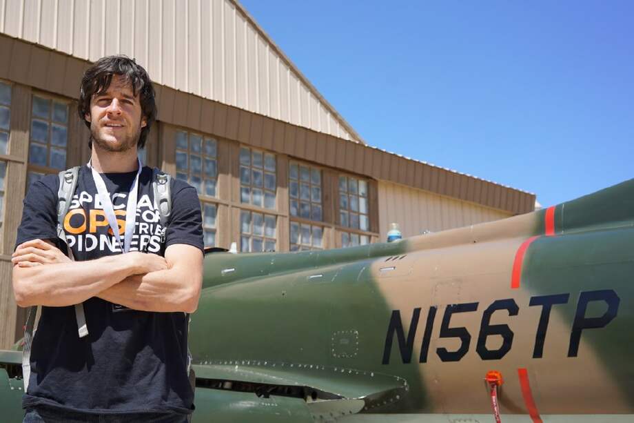 Daniel Tirado ha escrito cinco libros sobre su actividad. El más exitoso se llama “Viajando sin papel higiénico”. / Cortesía