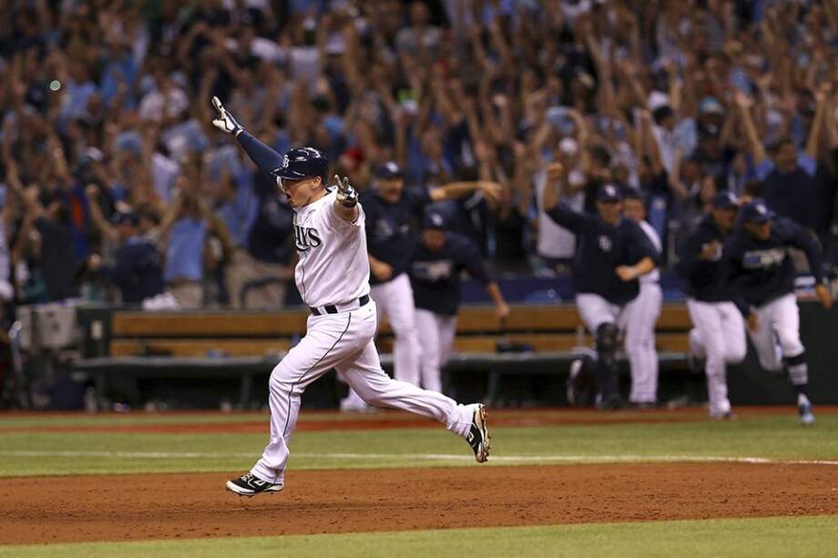 Tampa Bay derrotó a Boston y sigue con vida en postemporada