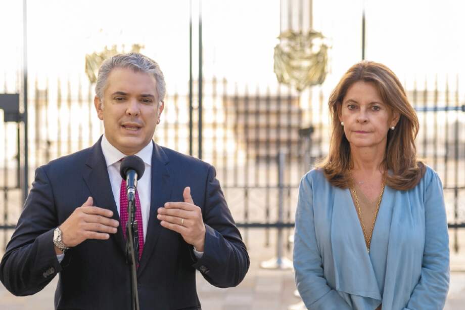 La próxima canciller seguirá ostentando el rol de vicepresidenta, como sucedió con Gustavo Bell en el gobierno de Andrés Pastrana, cuando fungió como vicepresidente y ministro de Defensa. Esa dualidad está amparada en la Constitución.