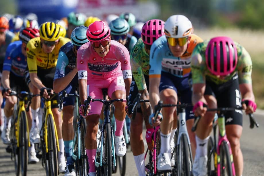 Afonso Eulálio sigue al comando de la Corsa Rosa, mientras que Jonas Vingegaard lo sigue de cerca.