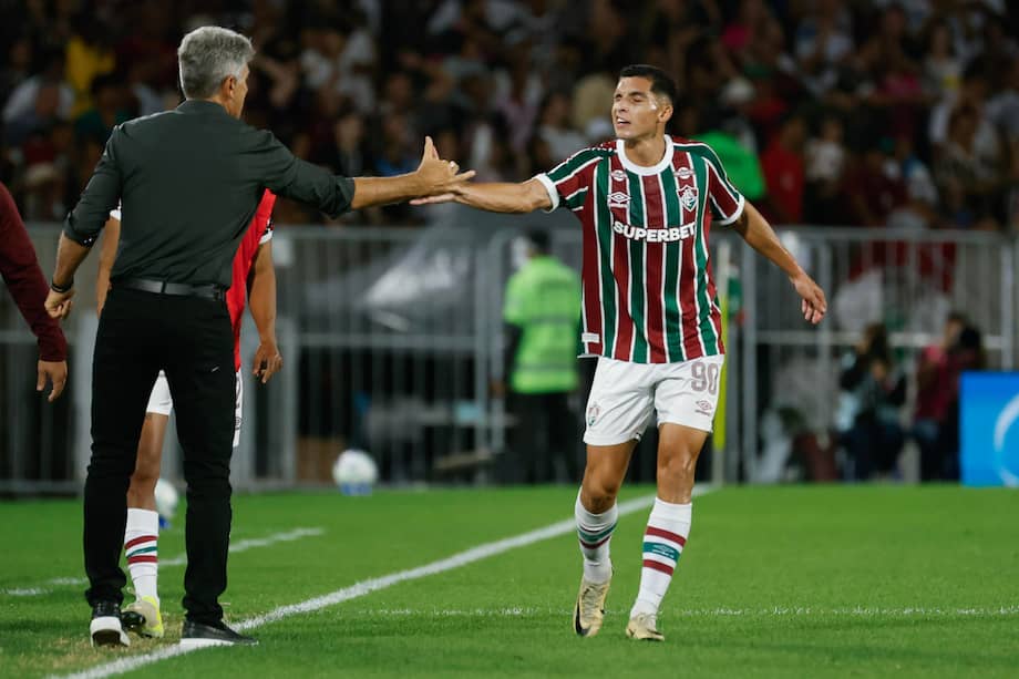 Kevin Serna celebra un gol en un partido de los octavos de final de la Copa Sudamericana entre Fluminense y América en el estadio Maracaná de Río de Janeiro, Brasil.