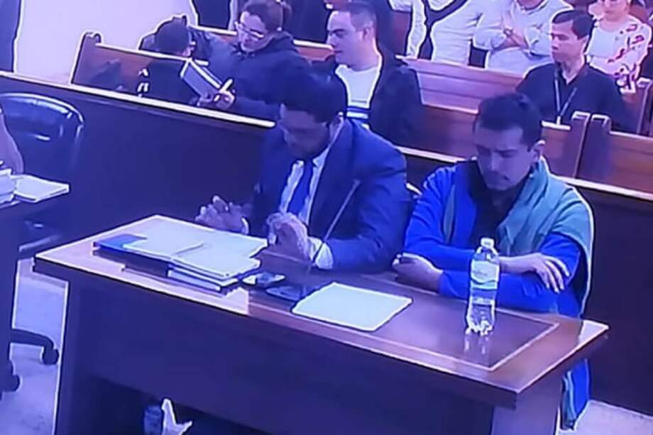 Hugo Alejandro Zabaleta (derecha, cruzado de brazos). / Archivo Particular