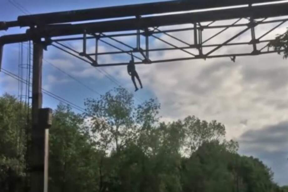 Joven ruso cayó de una torre de energía tras intentar tomarse una 'selfie'