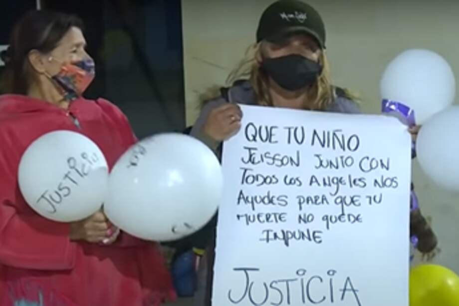 La comunidad asegura que en varias ocasiones se escuchaban los gritos del menor de edad y de su hermano de ocho años.