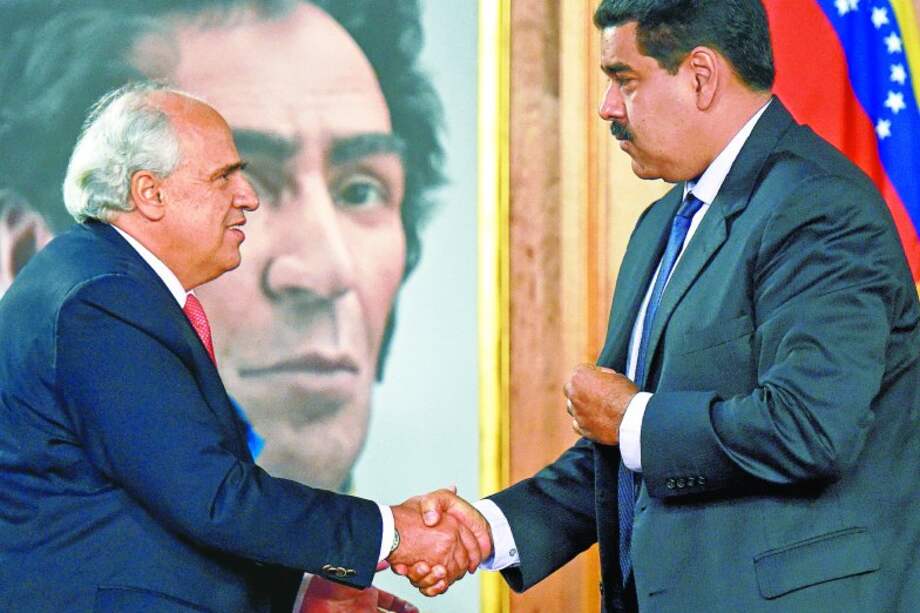 En abril de este año, el secretario general de Unasur, Ernesto Samper, visitó en Caracas al presidente Nicolás Maduro. / AFP