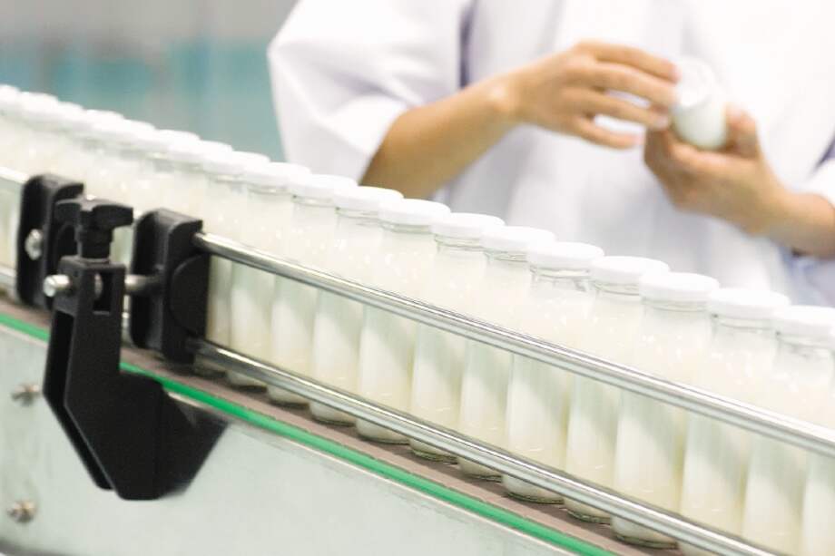 Los defensores de la leche cruda afirman que tiene más enzimas beneficiosas y probióticos diversos que la leche pasteurizada, y que su consumo se asocia a tasas más bajas de asma y alergias.