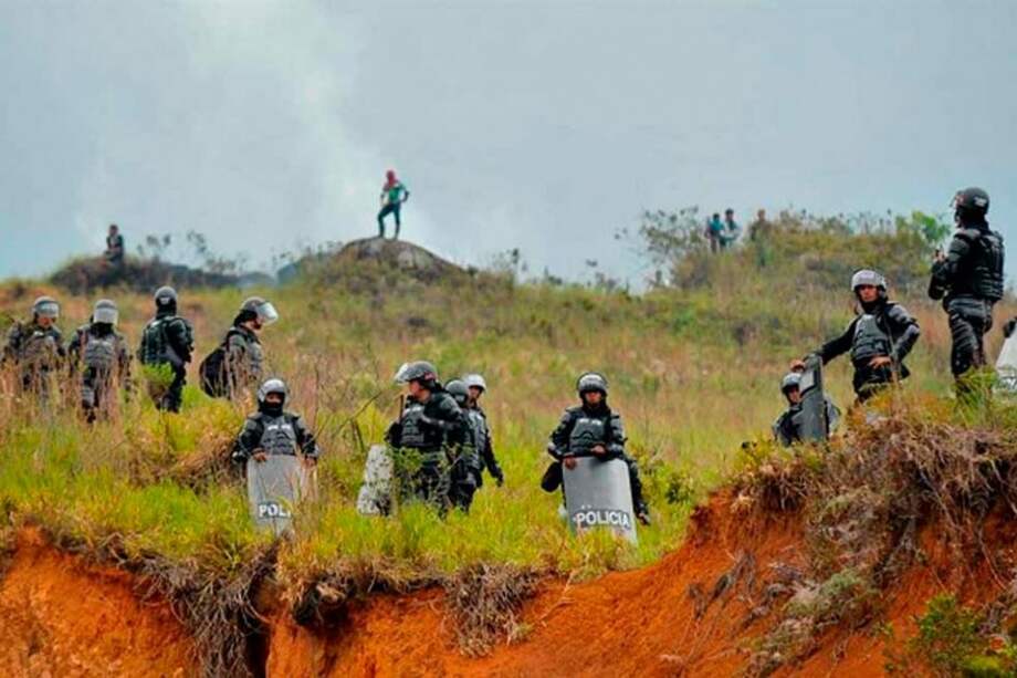 Indígenas entregaron otros tres miembros de la fuerza pública que tenían retenidos