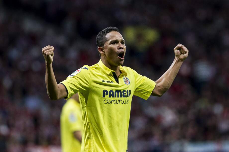 El colombiano Carlos Bacca celebra el gol que convirtió este sábado ante Atlético de Madrid. / EFE