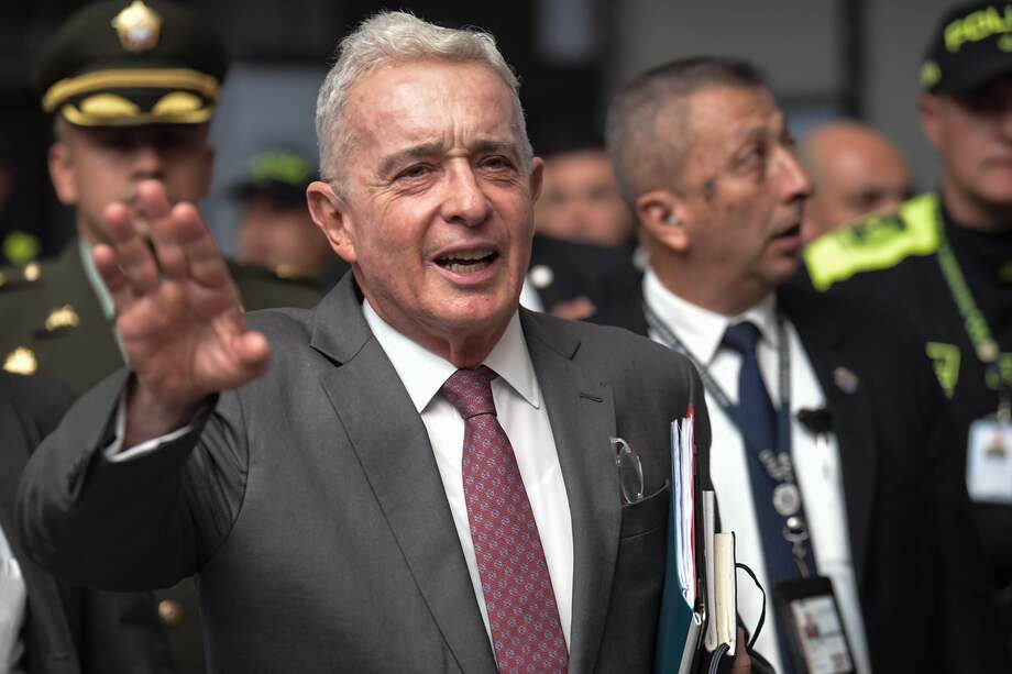 El expresidente Álvaro Uribe Vélez tomó las riendas del Centro Democrático para sus procesos presidenciales.