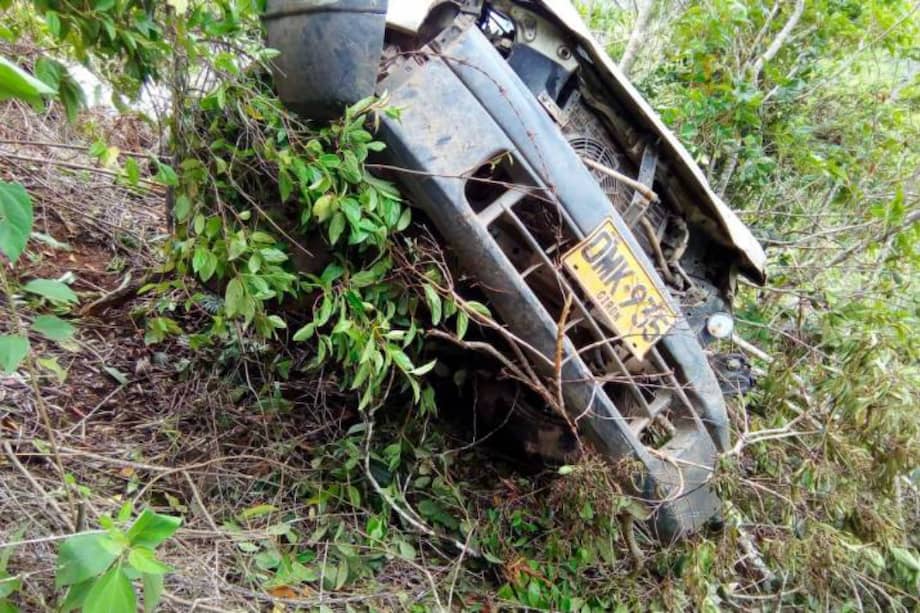 Así quedó el vehículo en el que se movilizaban las personas. / Cortesía.