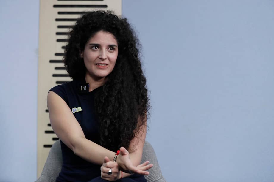 La ministra de las Culturas, las Artes y los Saberes de Colombia, Yannai Kadamani Fonrodona ha recibido acusaciones de nepotismo, por contratos que tres de sus familiares habrían celebrado con el Estado.