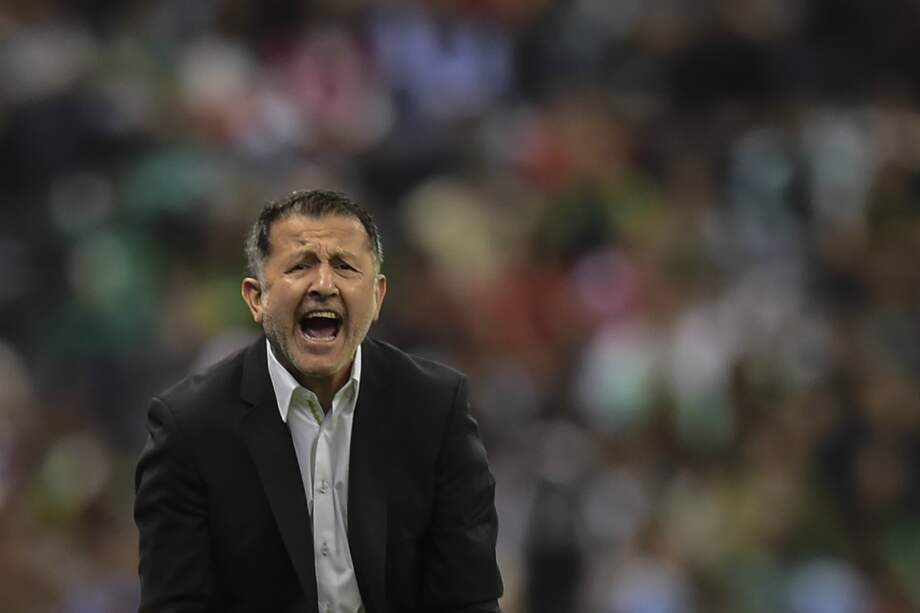 El colombiano está a punto de clasificar a su primer mundial como técnico. / AFP